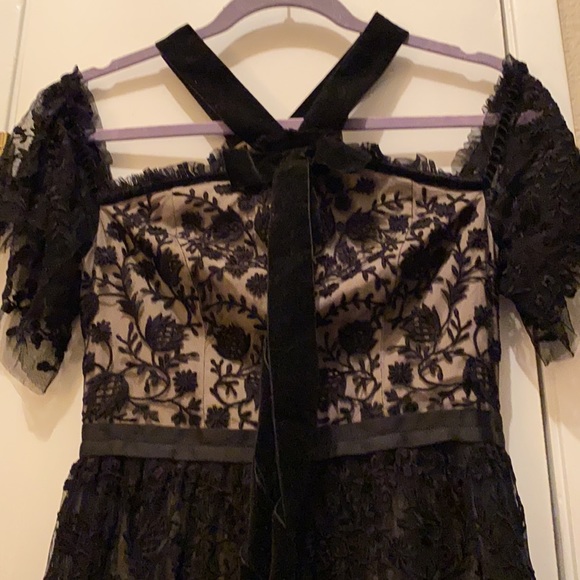 - Needle and thread dress - Picture 6 of 7